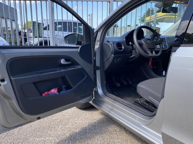 Volkswagen UP! 1.0 BMT move up! / 5 Deurs / NL-Auto / 61.000 Km / 2-de Eigenaar / Dealer-Onderhouden / LED / DAB / Radio-Bluetooth / Airco / ELKTR-Pakket / All-Season / ENZ.