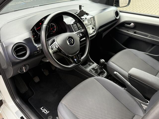 Volkswagen UP! 1.0 5 DEURS *!* HIGH UP *!* NAVI/ CRUISE/ CAMERA/ 16 INCH/ PRIVACY GLAS *!*