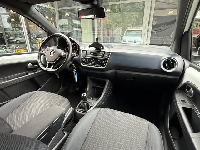 Volkswagen UP! 1.0 5 DEURS *!* HIGH UP *!* NAVI/ CRUISE/ CAMERA/ 16 INCH/ PRIVACY GLAS *!*