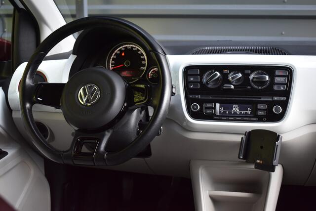 Volkswagen UP! 1.0 high up! BlueMotion 75pk | 17" Velgen | Stoelverwarming | Cruisecontrol | Park Pilot | Airco |