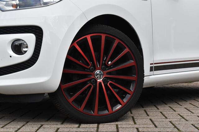 Volkswagen UP! 1.0 high up! BlueMotion 75pk | 17" Velgen | Stoelverwarming | Cruisecontrol | Park Pilot | Airco |