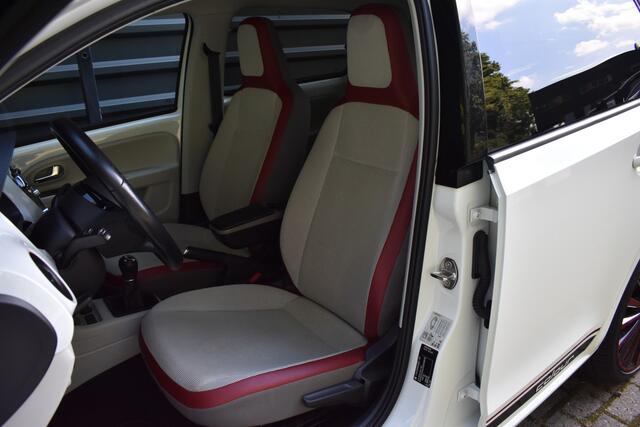 Volkswagen UP! 1.0 high up! BlueMotion 75pk | 17" Velgen | Stoelverwarming | Cruisecontrol | Park Pilot | Airco |