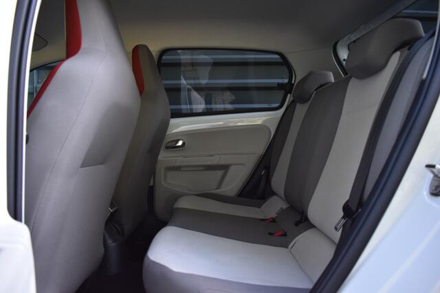 Volkswagen UP! 1.0 high up! BlueMotion 75pk | 17" Velgen | Stoelverwarming | Cruisecontrol | Park Pilot | Airco |