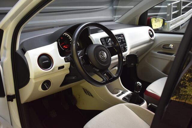 Volkswagen UP! 1.0 high up! BlueMotion 75pk | 17" Velgen | Stoelverwarming | Cruisecontrol | Park Pilot | Airco |