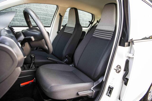 Volkswagen UP! 1.0 60 pk BMT move up! | Stoelverwarming | Airco | Maps & More