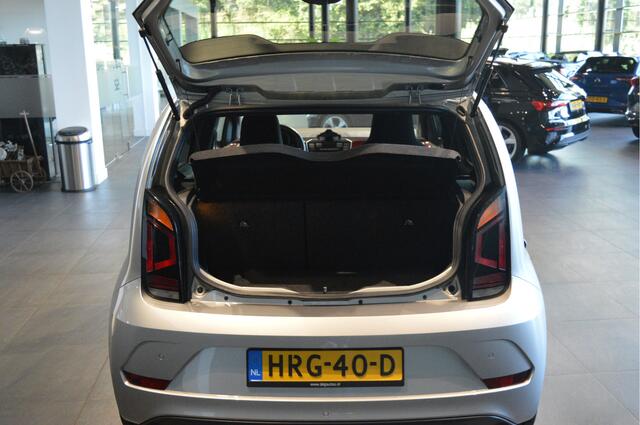 Volkswagen UP! 1.0 TSI GTI clima cruise camera pdc 17 inch 116 pl !!