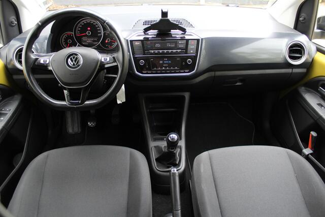 Volkswagen UP! 1.0 R-Line | Incl. 12 maanden Garantie | 1e Eigenaar | Cruise controle | Achteruitrijcamera | Parkeersensoren achter | Climate controle | Lane assist | DAB | 17 Inch LMV | Bluetooth | Stuurwiel multifunctioneel | Origineel NL Auto | NAP |