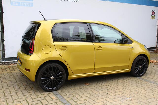 Volkswagen UP! 1.0 R-Line | Incl. 12 maanden Garantie | 1e Eigenaar | Cruise controle | Achteruitrijcamera | Parkeersensoren achter | Climate controle | Lane assist | DAB | 17 Inch LMV | Bluetooth | Stuurwiel multifunctioneel | Origineel NL Auto | NAP |