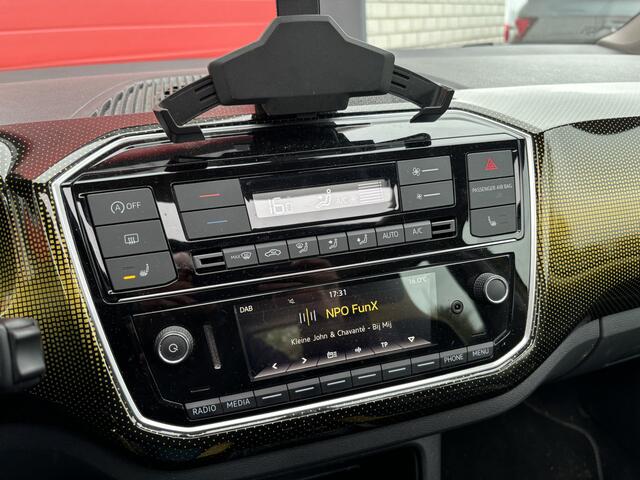 Volkswagen UP! 1.0 BMT high up! 1STE EIG / PANORAMADAK / STOELVERW / PDC / DAB+ / CLIMA / ELEK RAMEN / NL-AUTO
