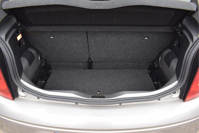 Volkswagen UP! 1.0 move up! BlueMotion | Airco | 5-deurs | Navi