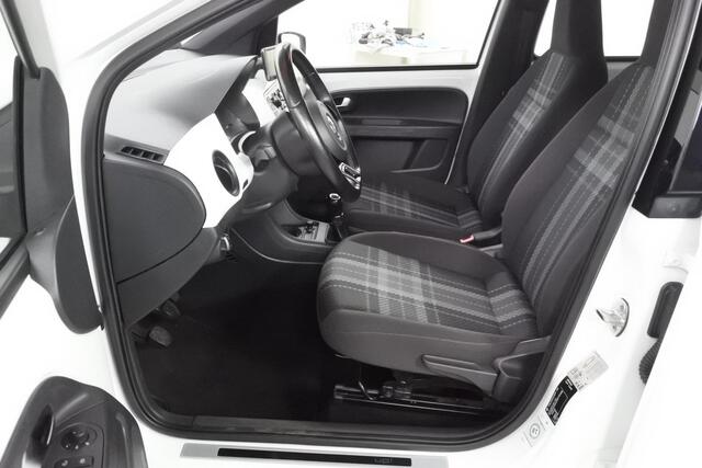 Volkswagen UP! 1.0 Club Navi LMV donkere hemel