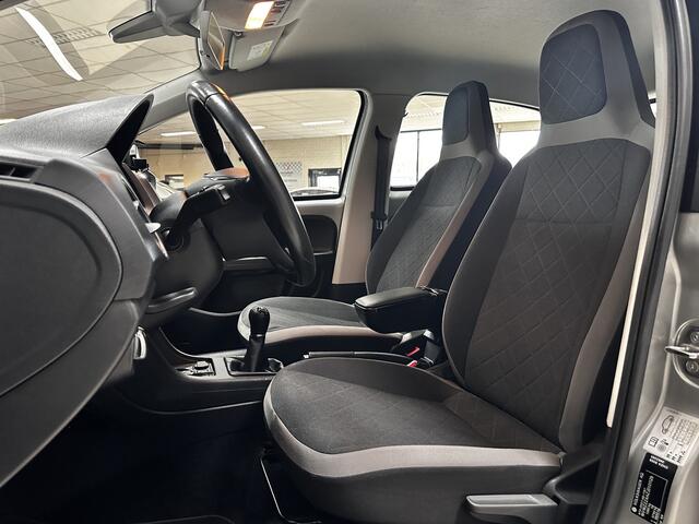 Volkswagen UP! 1.0 TSI BMT cross up! /DAB+! /Stoelverw. /Climat /Cruise /Elek. pakket /Bluetooth /Regensensor /16"LMV /PDC /Getint glas /LED Dagrijverl. /Mistlampen.
