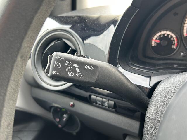 Volkswagen UP! BJR 2016 1.0 60 PK move up! BlueMotion CRUISE | AIRCO | PDC | GARMIN MULTIMEDIA | 5-DEURS