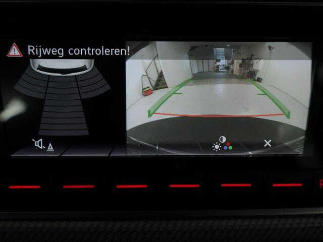 Volkswagen UP! e-Up! e-up! Style 83 pk | Navigatie via App | Autom. airco | Parkeersensoren achter | Achteruitrijcamera | Cruise control | Stoelverwarming |