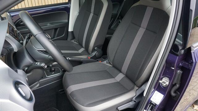 Volkswagen UP! 1.0 75pk Automaat 5Drs High up! Pano.Dak Clima Stoelverwarming 15inch LM *NL auto* 68196km!