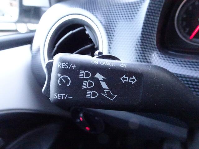 Volkswagen UP! 1.0 BMT move up! Automatische airco, achteruitrij camera, parkeersensoren, cruise controle, elektrische ramen, centrale vergrendeling, enz.