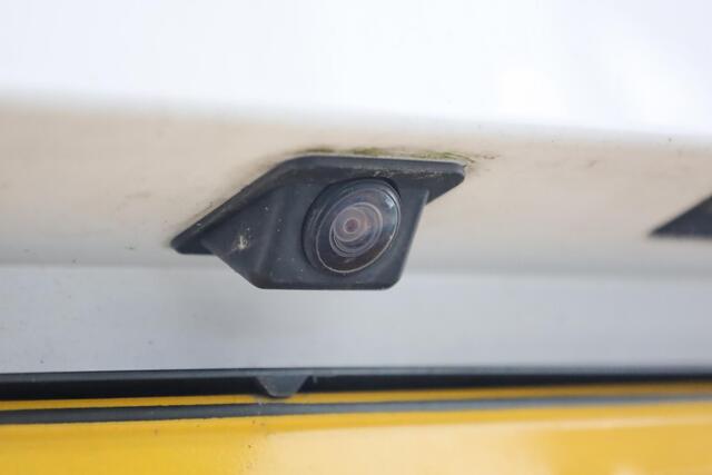 Volkswagen UP! 1.0 BMT move up! 60PK / 44kW, Achteruitrijcamera, parkeersensoren achter, multifunctioneel lederen stuurwiel, cruise control, bestuurdersstoel in hoogte verstelbaar, airco, radio, elektrische ramen voor, LED dagrijverlichting