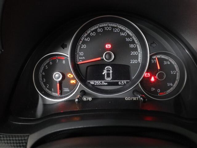 Volkswagen UP! 1.0 65 pk | Verlengde garantie | Navigatie via App | Autom. airco | Cruise control | Parkeersensoren achter | Achteruitrijcamera |