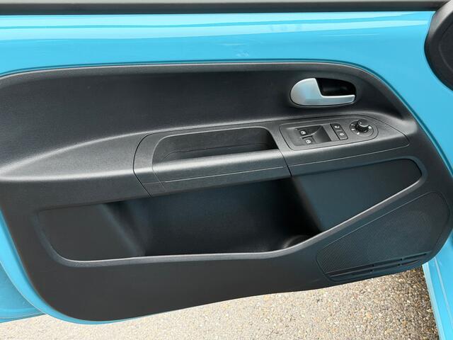 Volkswagen UP! 1.0 Active 5-deurs | Stoelverwarming | Lichtmetalen velgen | Extra getint glas | Bluetooth | Airco | Rijklaar incl. 1 jaar Bovag garantie