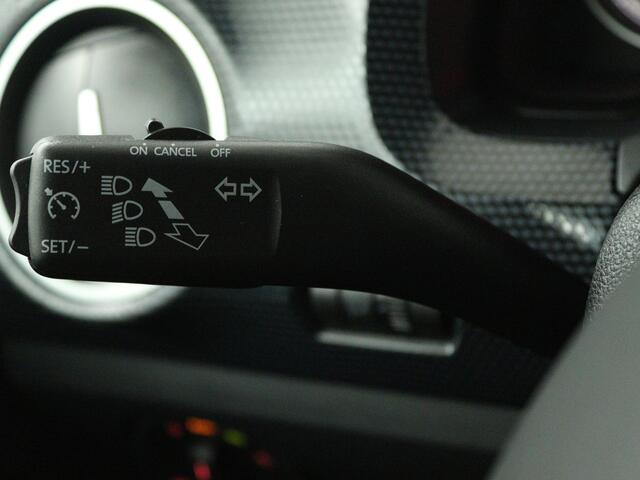 Volkswagen UP! 1.0 | Achteruitrijcamera | Climate control | Radio met bluetooth | Parkeersensoren achter |