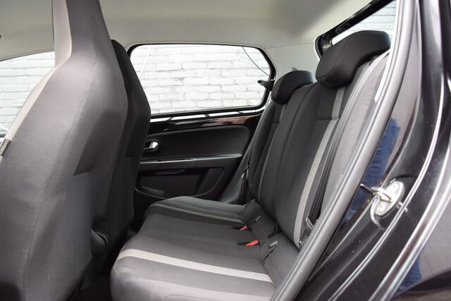 Volkswagen UP! 1.0 BMT high up! 60PK | Org. NL | BOVAG Garantie | Cruise Control | Airco | Bluetooth Telefoonverbinding | 15'' Velgen | Parkeersensoren Achter | LED Dagrijverlichting |