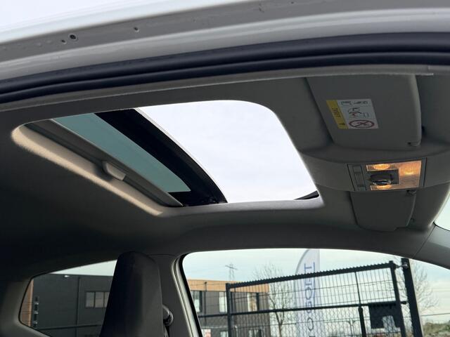 Volkswagen UP! 1.0 TSI 90pk BMT sound up! | Panodak | Bluetooth | Dealer onderhouden