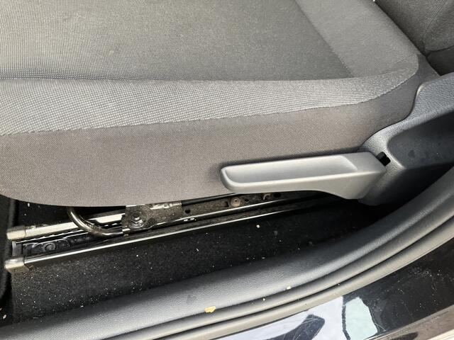 Volkswagen UP! 1.0 / GARANTIE TM 10-2027/ ZEER ZUINIG/ BLUETOOTH/ DAB/ AIRCO/ START-STOP SYSTEEM/ LANE-ASSIST/ ISOFIX