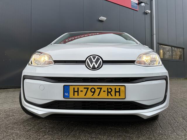 Volkswagen UP! 1.0 BMT move up! | Aur Camera | Clima