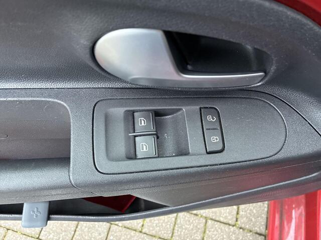 Volkswagen UP! 1.0 65pk · Airco · Radio · Bluetooth · DAB · 14'' Inch · Garantie t/m 05-04-2027 of 100.000km