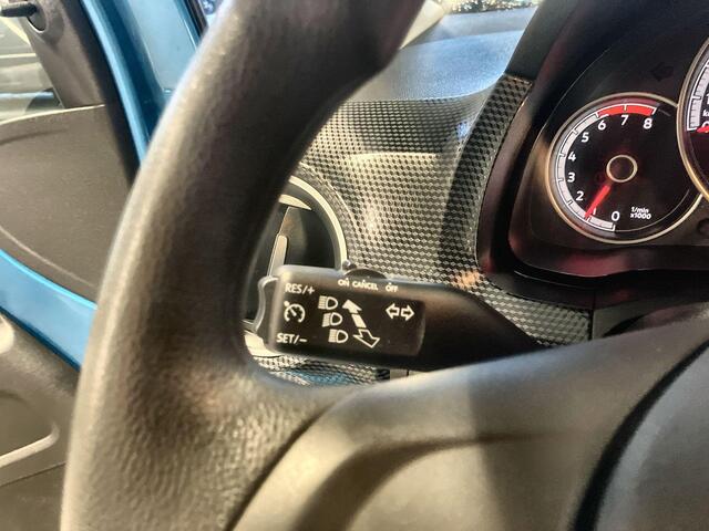 Volkswagen UP! 1.0 60pk · Camera · Cruise Control · P-Sensoren · DAB · Climatronic · 14'' Inch ·