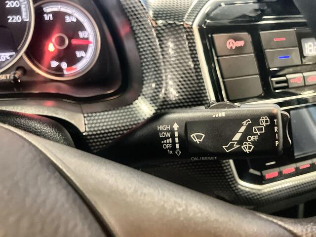 Volkswagen UP! 1.0 60pk · Camera · Cruise Control · P-Sensoren · DAB · Climatronic · 14'' Inch ·