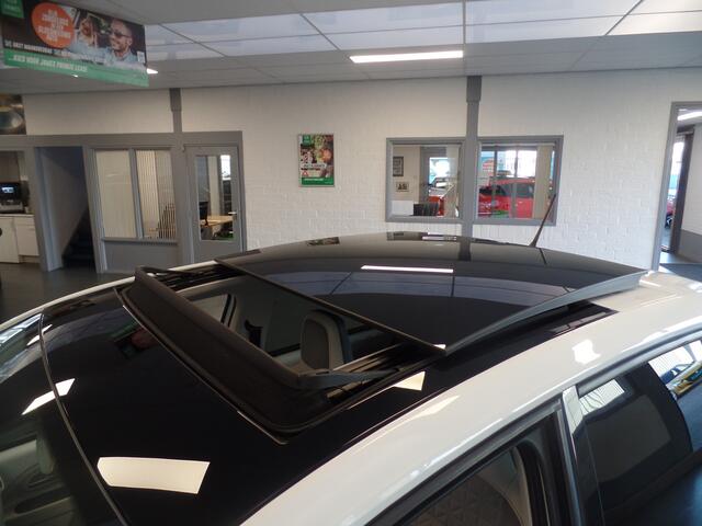 Volkswagen UP! 1.0 BMT up! beats, 5drs Full options!! Airco, Cruise controle, Panodak/Schuifdak, Deels lederen bekleding, Elek ramen, Achteruitrijcamera, Pdc achter, Lm velgen 15'', Nederlandse auto!! Bovag afleverpakket 695,-