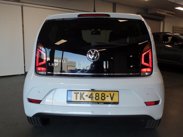 Volkswagen UP! 1.0 BMT up! beats, 5drs Full options!! Airco, Cruise controle, Panodak/Schuifdak, Deels lederen bekleding, Elek ramen, Achteruitrijcamera, Pdc achter, Lm velgen 15'', Nederlandse auto!! Bovag afleverpakket 695,-