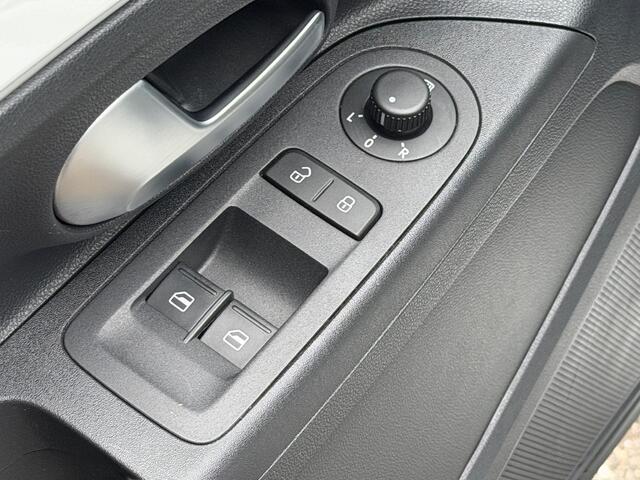 Volkswagen UP! 1.0 Active 5-deurs | Lichtmetalen velgen | Mistlampen | Extra getint glas | Leder stuurwiel | Stoelverwarming | Bluetooth | Rijklaar incl. garantie