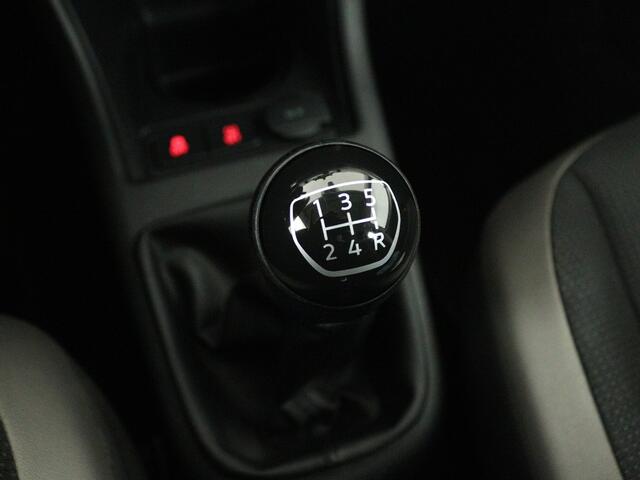 Volkswagen UP! 1.0 BMT high up! | Cruise control | Airco | Radio met bluetooth | Parkeersensoren achter | LM velgen |