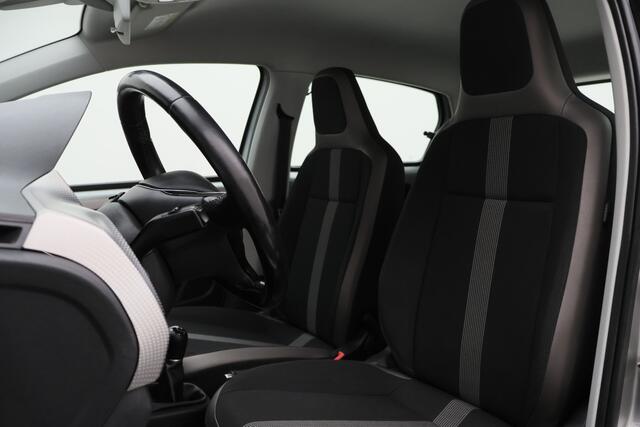 Volkswagen UP! 1.0 BMT high up! 5-Deurs, Leder/Stof, Airco, Cruise, Bluetooth, Radio, PDC, 15''