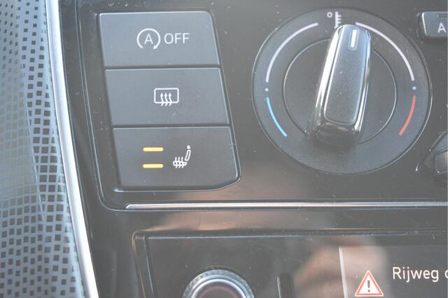 Volkswagen UP! 1.0 75PK BMT high up! Airco / Lmv 16" / Pdc / Priv.glass