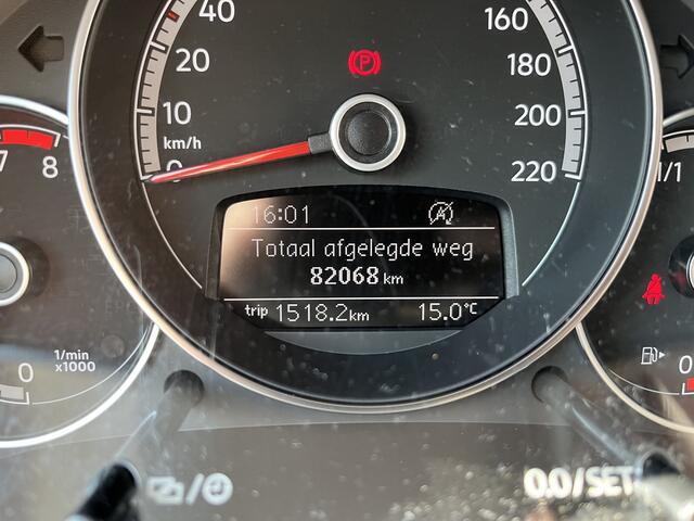 Volkswagen UP! 1.0 / CRUISE/ CLIMATE/ DAB RADIO/ BLUETOOTH/ PARK. SENSOREN + CAMERA/ AUTOM. VERLICHTING