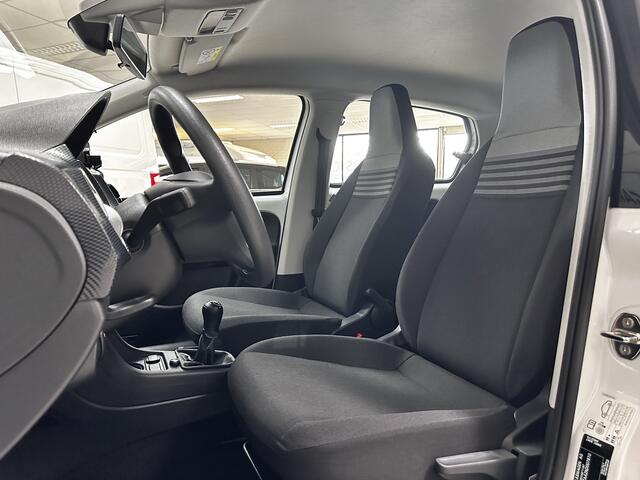 Volkswagen UP! 1.0/ Facelift!/ Maps+More/ 5-Drs/ Airco/ C.V. Afstand/ Lane-Assist./ Elek. pakket/ Isofix/ Bluetooth/ USB/ LED Dagrijverl.