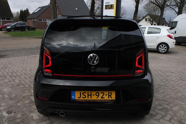 Volkswagen UP! 1.0 TSI GTI Achteruitrijcamera, Stoelverwarming, Parkeersens. A, Panoramadak, Beats Audio, Cruise control, Climate control, 17" LMV