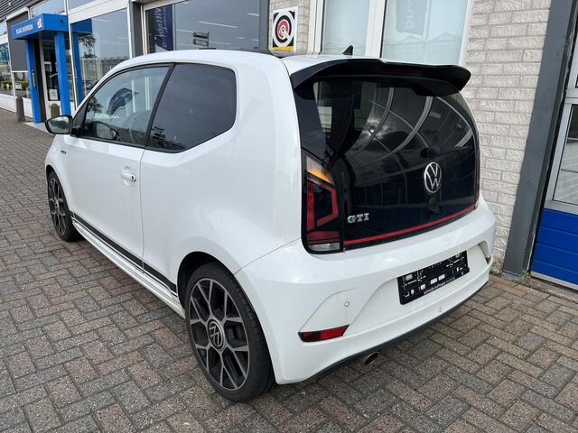 Volkswagen UP! 1.0 TSI GTI / CRUISE/ STOELVERWARMING/ PARKEERSENSOREN/ CAMERA/ BEATS AUDIO/ AIRCO/ BLUETOOTH/ DAB/ 17'' LMV