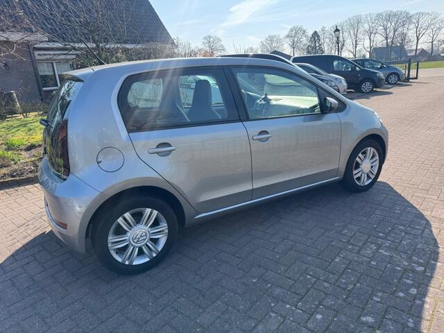 Volkswagen UP! 1.0 BMT high up! *Camera*Cruise *Dealer onderhouden!
