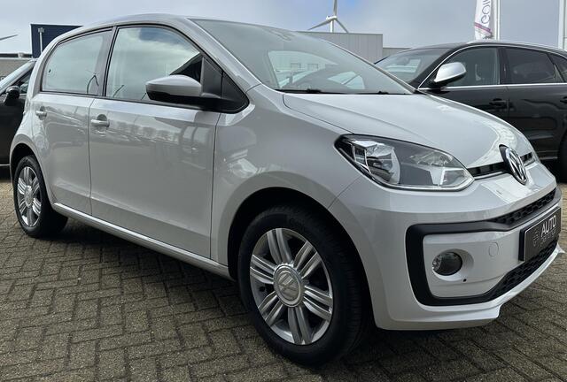Volkswagen UP! 1.0 BMT high up! NL AUTO | Zeer Nette Staat | 2e Eigenaar | Luxe Stoelen | Stoelverwarming | Cruise Control | Climate Control | 5 Deurs | Lichtmetalen Velgen | Armsteun | APK tot 25-03-2027 | DAB |
