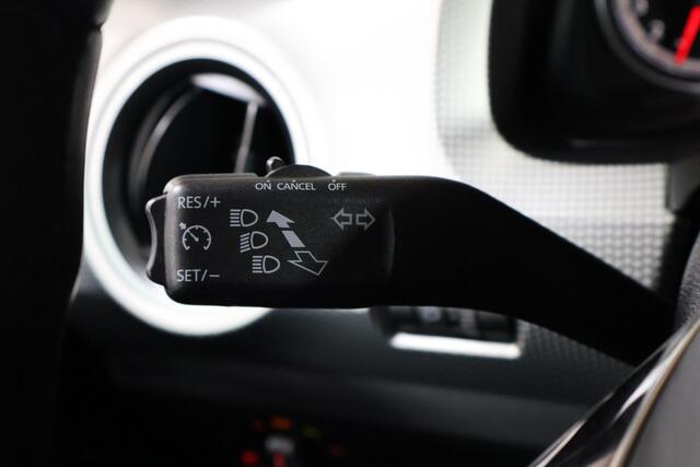 Volkswagen UP! 1.0 High up | Stoelverw | Parkeersens | Cruise