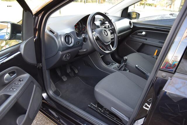 Volkswagen UP! 1.0 BMT 60PK move up! | Org. NL | BOVAG Garantie | Parkeersensoren + Camera | Cruise Control | Airco | DAB | Multifunctioneel Stuurwiel | LED Dagrijverlichting |