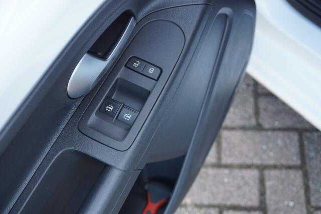 Volkswagen UP! 1.0 Bluetooth | Airco | DAB | Elektr. ramen voor *All in prijs*