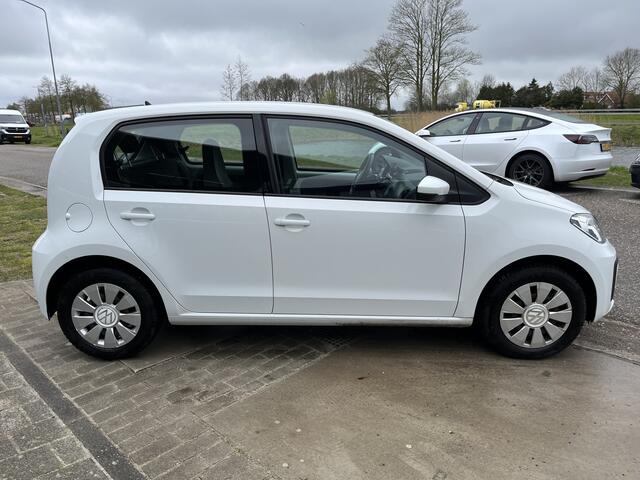 Volkswagen UP! 1.0 BMT move up! Airco / DAB / Centr. deurvergrendeling / NAP / 2e Paasdag open 09.00-17.00 uur