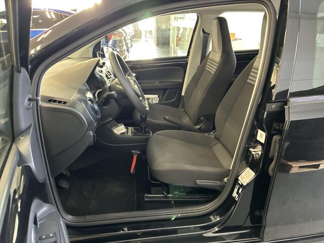 Volkswagen UP! 1.0 65pk · Navi Dock · Airco · DAB Radio · All Season Banden · Regensensor · Bluetooth ·