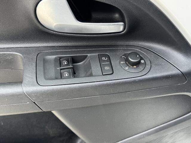 Volkswagen UP! 1.0 MPI 60pk BMT move up! Cruise Control Camera PDC DAB Elektrische spiegels Airco
