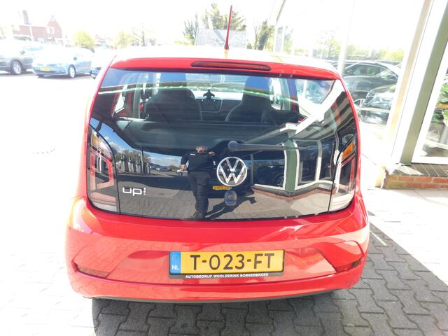 Volkswagen UP! 1.0 65PK MOVE UP! All-in Prijs! 1 jaar garantie!